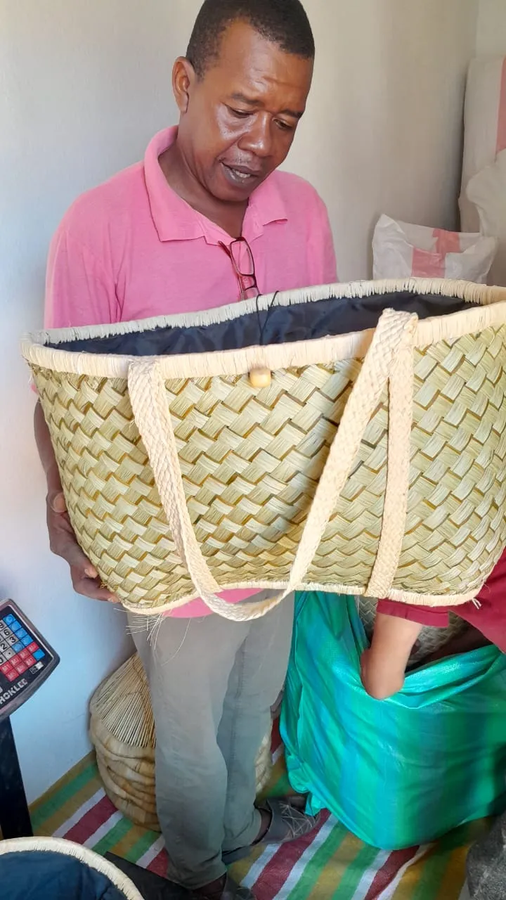 Ręcznie pleciona torba z Madagaskaru